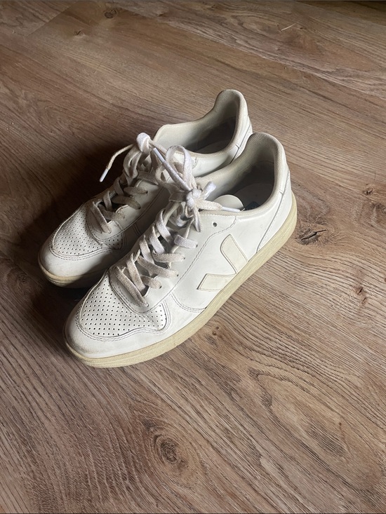 Veja Shoes - Vera  Lace-Up Sneakers